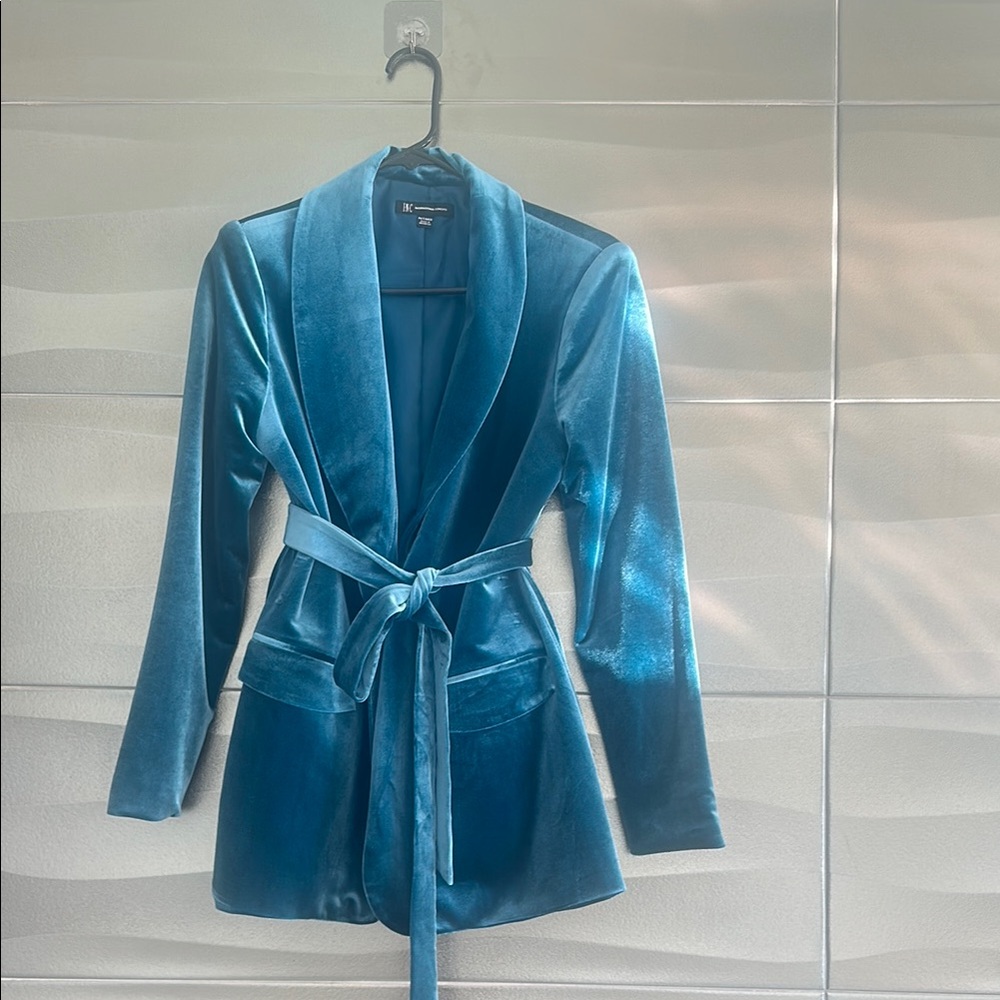 Elegant Blue Velvet Women's blazer new condition, never worn.